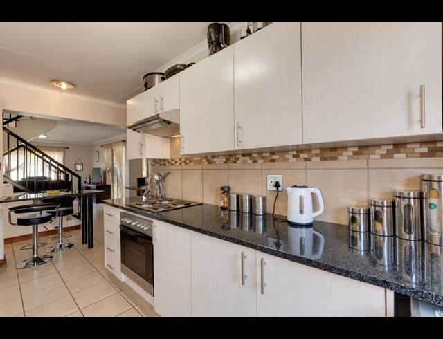 3 BEDROOM PROPERTY TO RENT IN DIE HOEWES